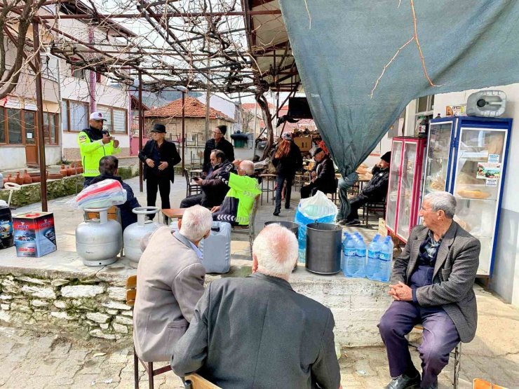 Jandarmadan vatandaşlara trafik eğitimi