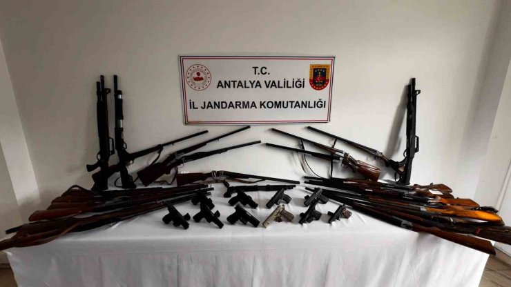 Alanya’da kaçak silah ticareti operasyonu
