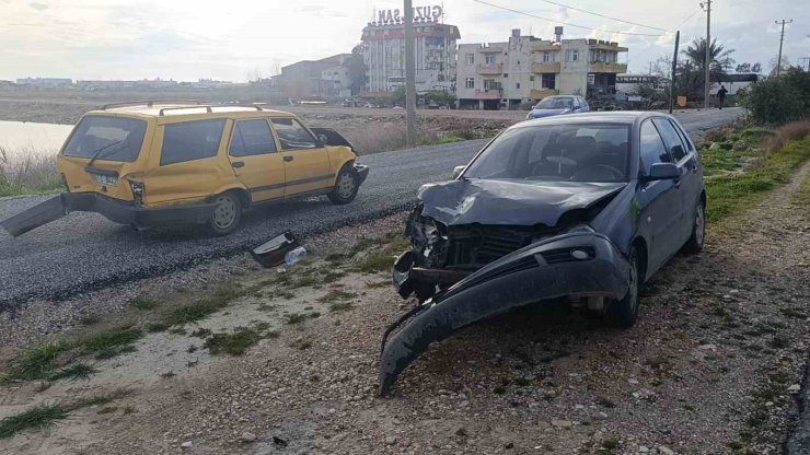 Manavgat’ta otomobil başka bir otomobile arkadan çarptı: 1 yaralı
