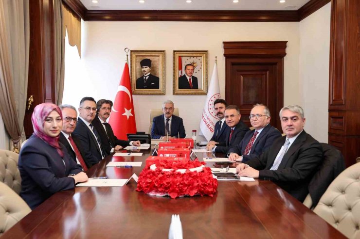 Dezenformasyonla mücadele için imzalar atıldı