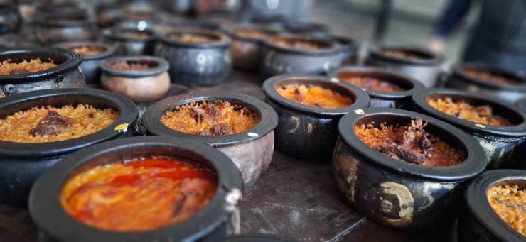 Ramazan’ın vazgeçilmez lezzeti: 8 saatte pişiyor, hazır olduğu, kaleden çalınan davulla duyuruluyor