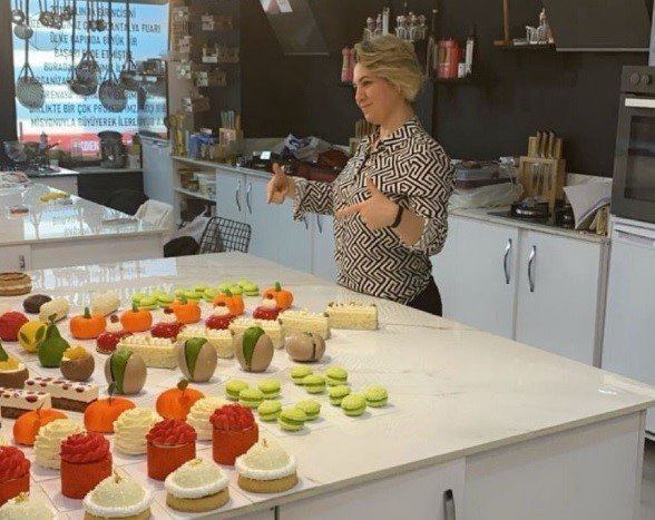 Usta şeflerle çalıştı, Tavşanlı’ya özel lezzetler hazırlıyor