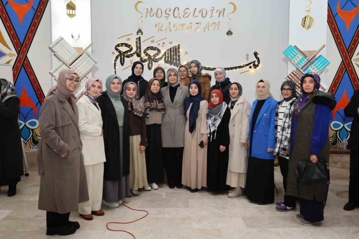 Vali Yiğitbaşı, gençlerle buluştu