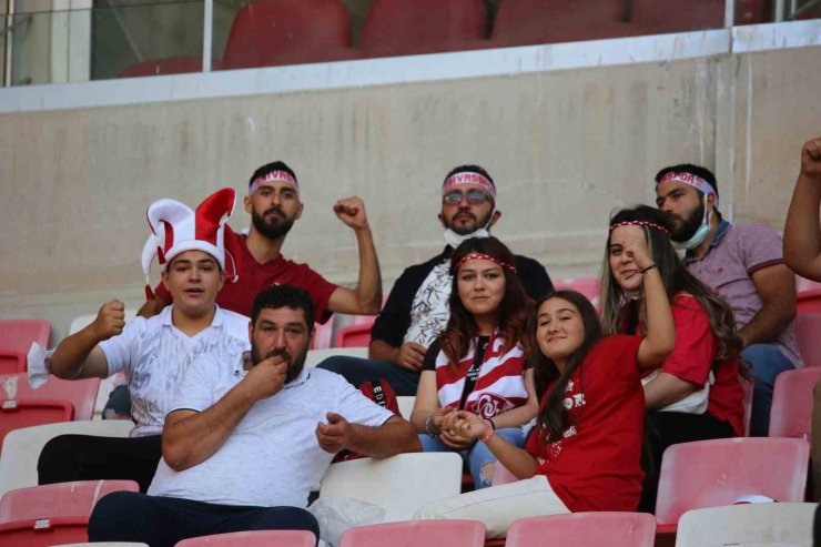 Sivasspor-Göztepe maçı kadın taraftarlara ücretsiz olacak