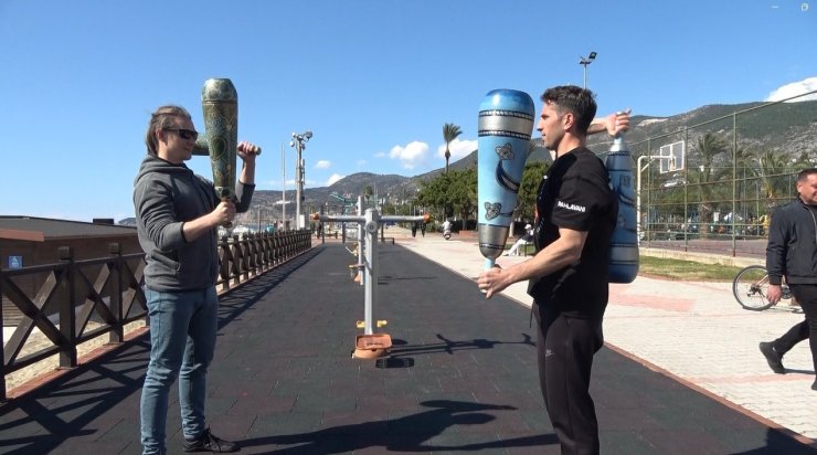 Alanya’da Osmanlı’dan kalma ’Lobut Çevirme’ sporuna büyük ilgi