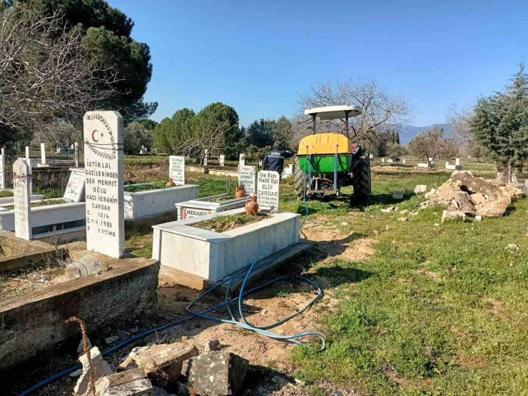 Karacasu’da mezarlar temizlendi