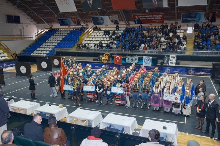 Edremit Belediyesi Halk Oyunları Ekibi il birincisi oldu
