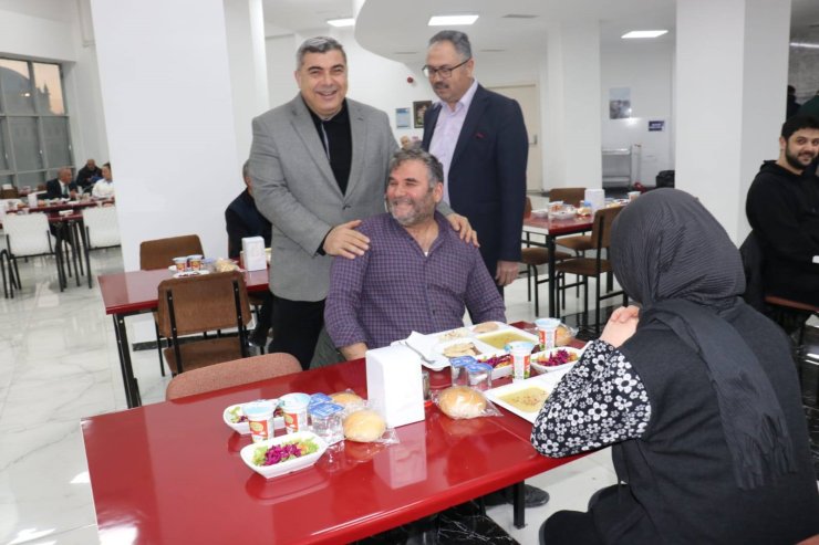 Eğitim camiası iftarda buluştu