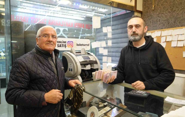 Oğluna araba alırken vicdanını satmadı: Kuyumcuda verilen fazladan 100 bin lirayı iade etti