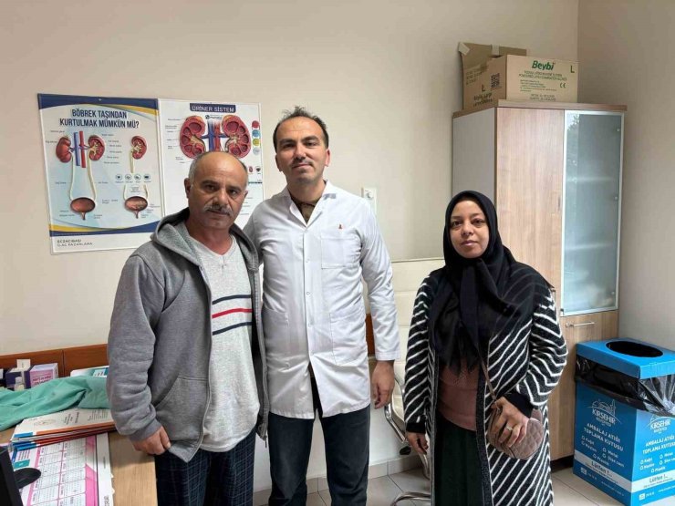 Kırşehir’de bir kişinin böbreğinden 6 santim büyüklüğünde taş çıkartıldı