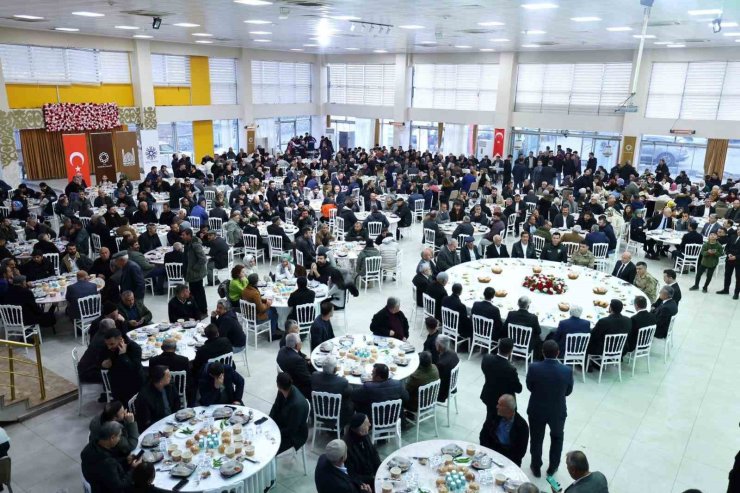 Mardin’de bin 300 kişi iftarda buluştu