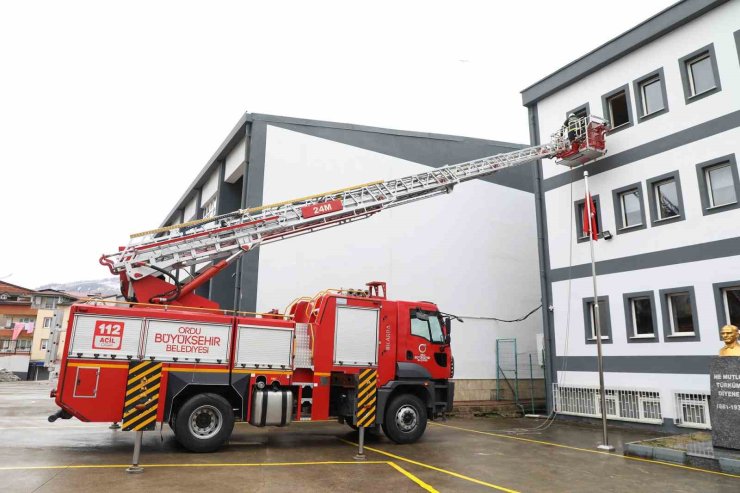 Ordu itfaiyesinden gerçeğini aratmayan tatbikat