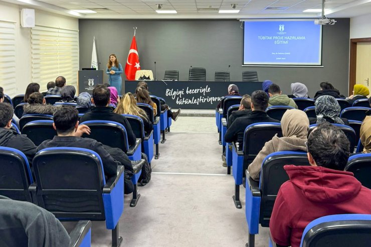 SUBÜ’de akademisyenlere yönelik eğitimler sürüyor