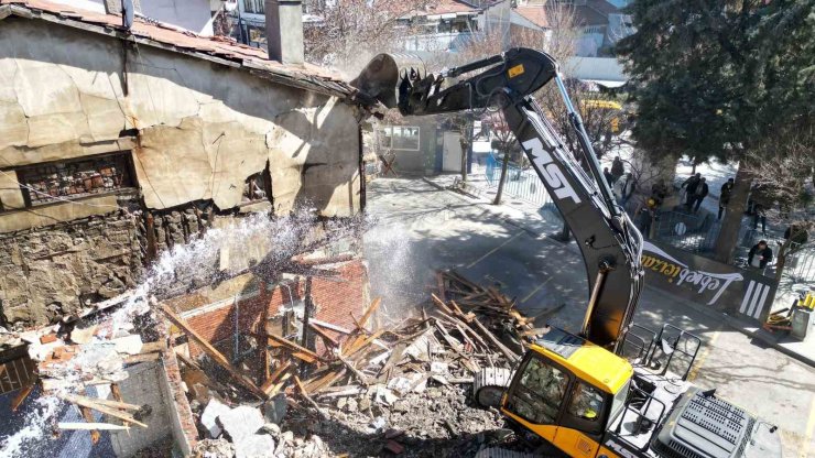 Tarihi Meydan’da yıkım çalışmaları sürüyor