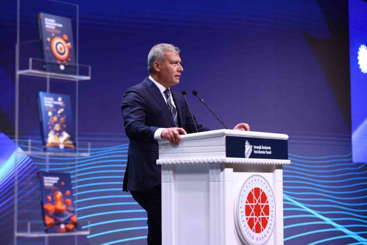 Rektör Adıgüzel ‘Stratejik İletişimde Yeni Akımlar Paneli’nin açılışında konuştu