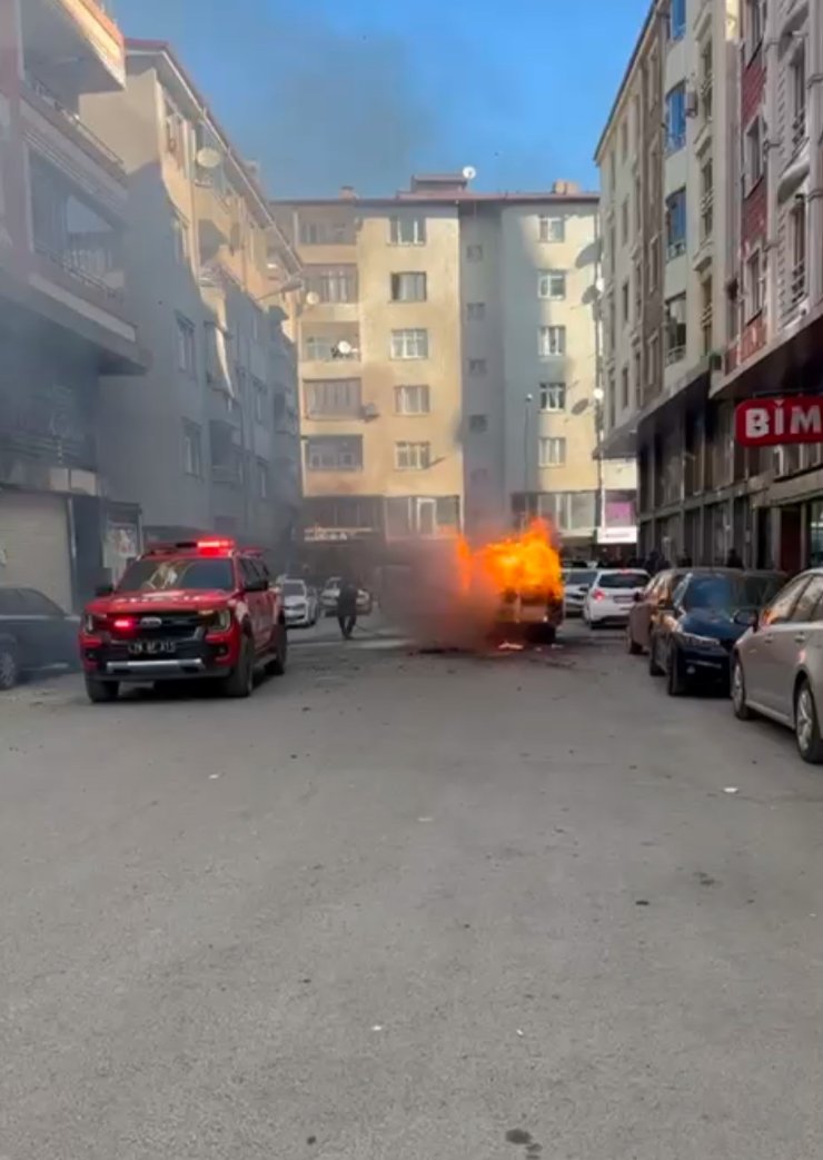 Iğdır’da seyir halindeki araç alev alev yandı