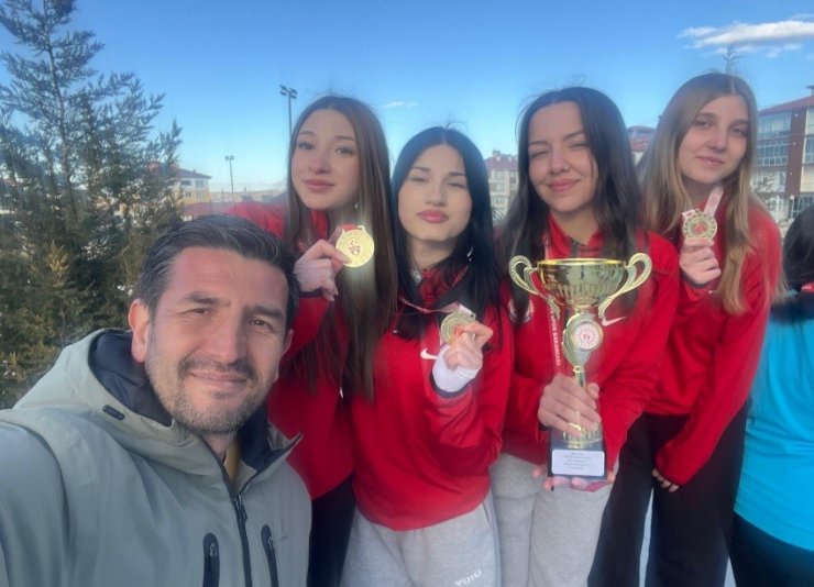 Tavşanlı Atatürk Anadolu Lisesi Genç Kızlar Bocce’de Kütahya şampiyonu oldu