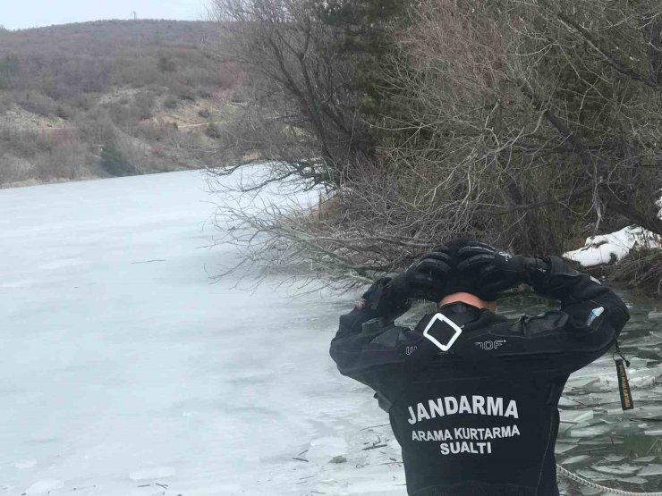 Kayıp öğretmeni dalgıçlar arıyor