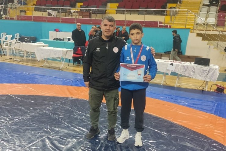 Afyonkarahisarlı Enes Emrem şampiyon oldu