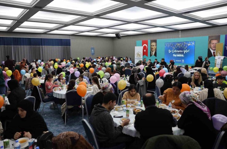 Yetim ve öksüz çocuklar için iftar sofrası kuruldu