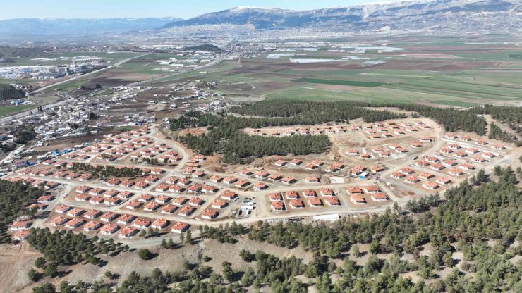 Depremden sonra köyler yeniden kuruluyor, modern evler dikkat çekiyor