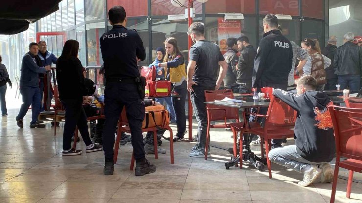 41 Burda AVM’de korkutan yangın: 4 kişi dumandan etkilendi