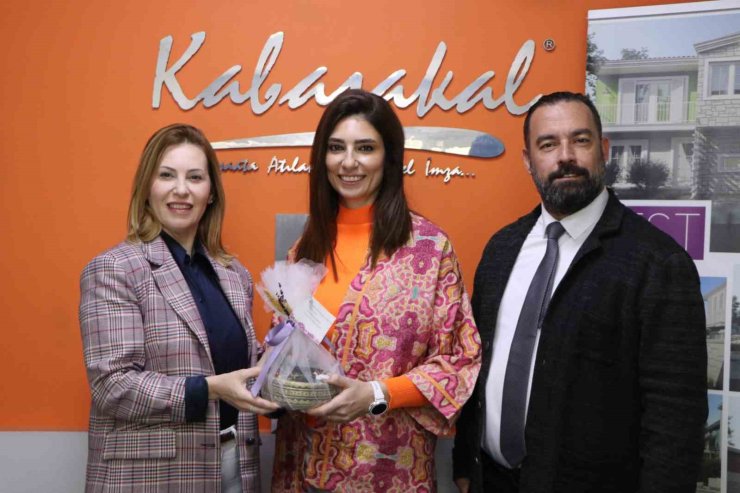 Başkan Arıkan Meclis’in kadın üyelerini ve kadın çalışanlarını unutmadı