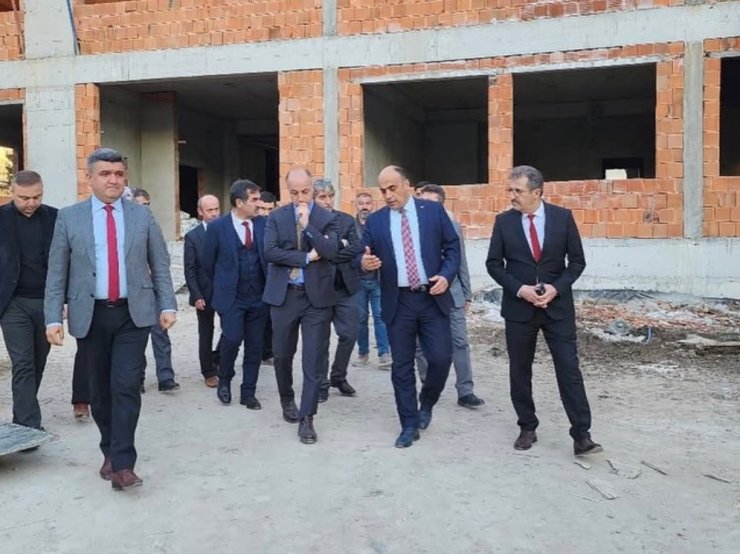 Millî Eğitim Bakanlığı İnşaat ve Emlak Genel Müdürü Özcan Duman Tavşanlı’da incelemelerde bulundu