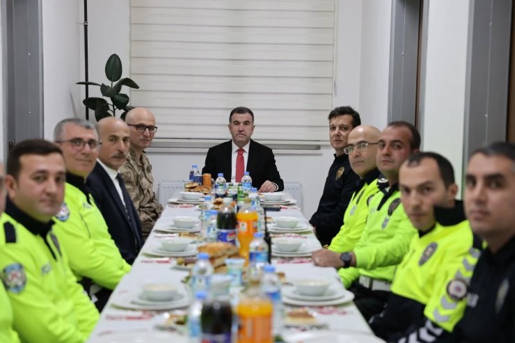 Vali Eldivan emniyet personeliyle iftarda bir araya geldi