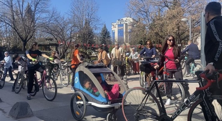 8 Mart Dünya Kadınlar Günü’nde farkındalık için pedal çevirdiler