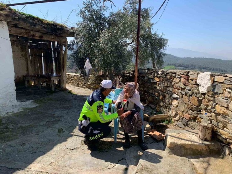 Aydın’da jandarma ekipleri kadınları unutmadı