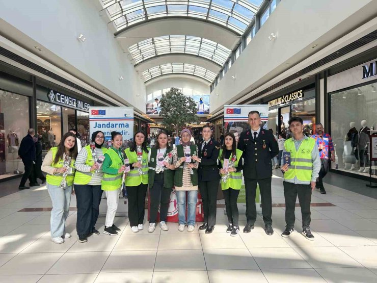 Kütahya’da polis ve jandarma KADES uygulaması halka tanıttı