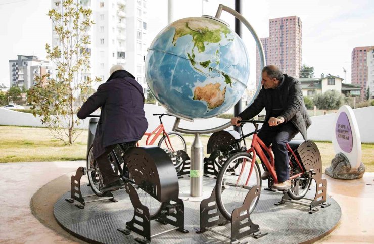 Mersin’de emekliler belediye hizmet birimlerini inceledi