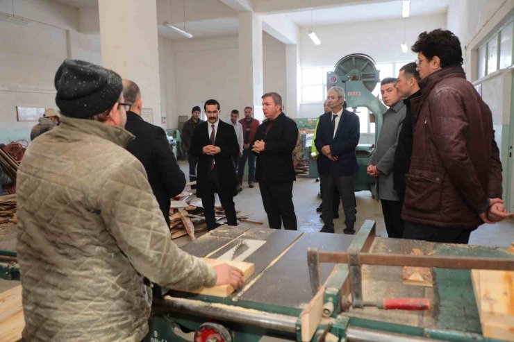 Refahiye’de arı kovanı çıtası üretim atölyesi açıldı