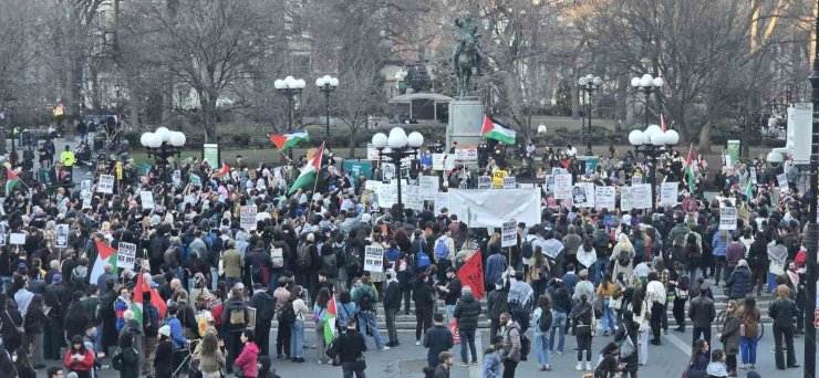 Columbia Üniversitesi’ndeki Filistinli aktivistin gözaltına alınmasını binlerce öğrenci protesto etti