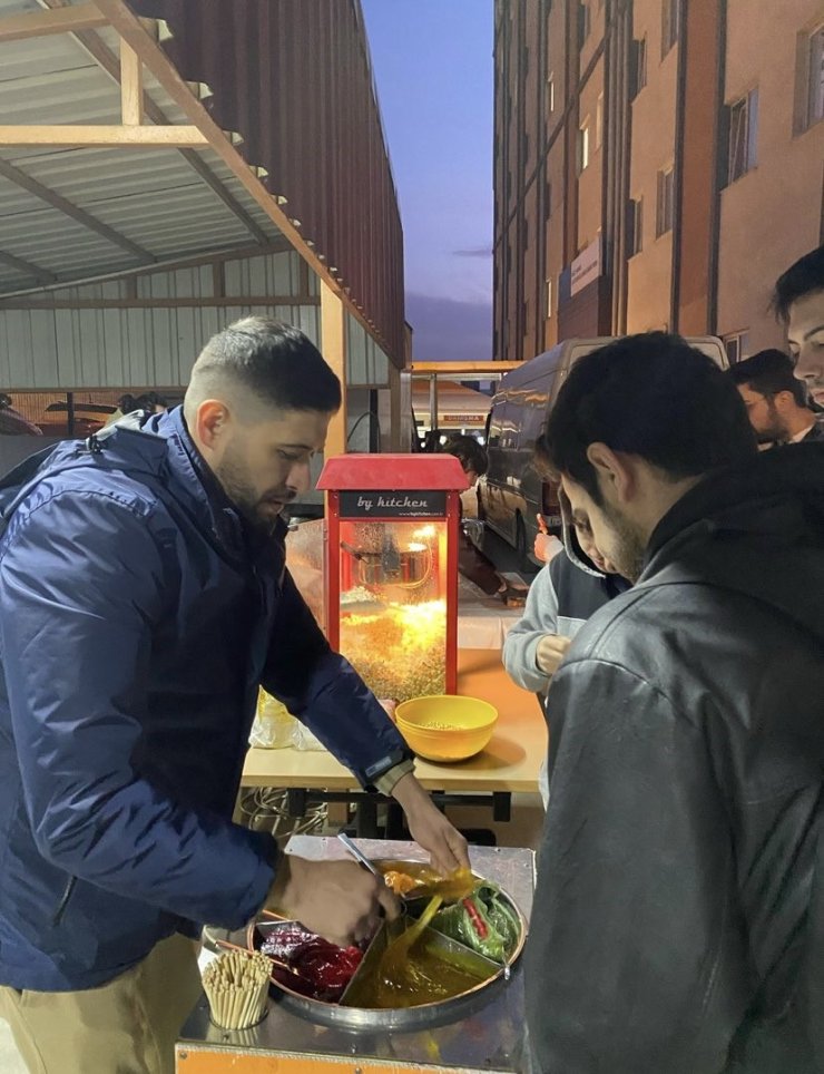 Gençler eski ramazanları yurtlarında yaşadı