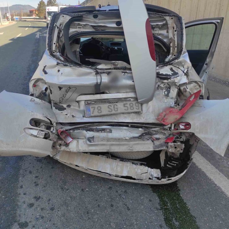 Tırla çarpışan otomobilin sürücüsü yaralandı