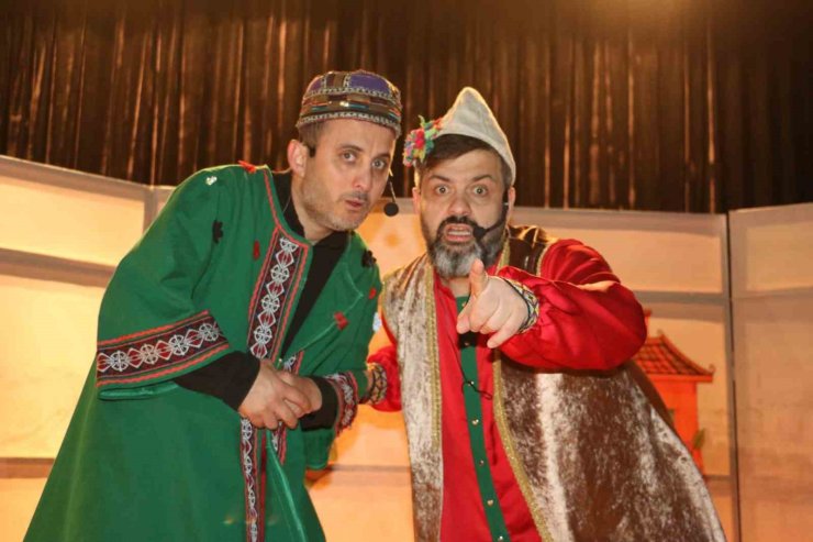Kavuklu ve Pişekar çocuklarla buluştu