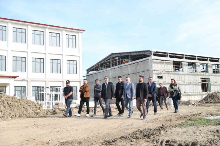 Okul inşaatları hızla devam ediyor