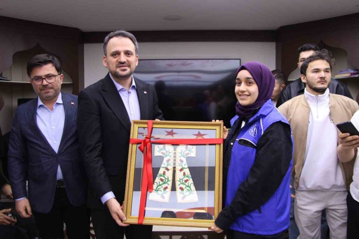 Başkan yardımcısı Eminoğlu gençlerle sahur yaptı