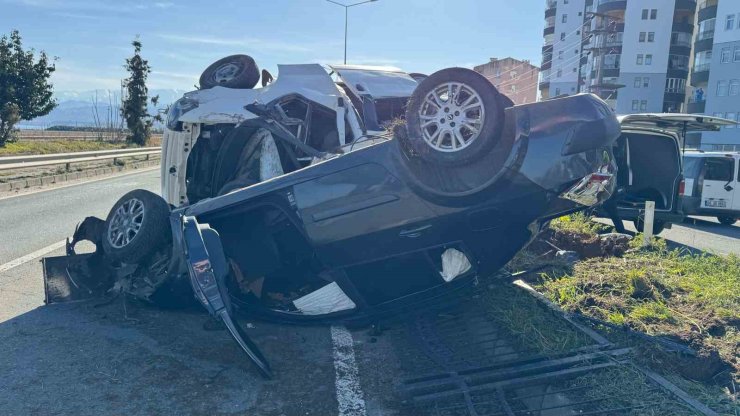 Rize’de kaza yapan 2 araç takla attı; o anlar güvenlik kamerasına yansıdı
