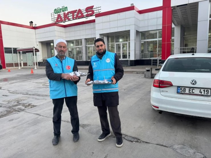 Sivas’ta yolculara Ramazan ikramı