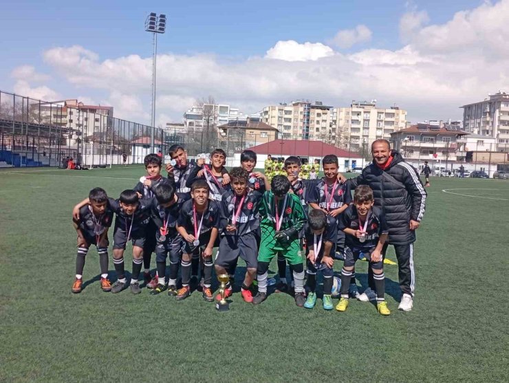 Özalp YİBO Futbol Takımı il ikincisi oldu