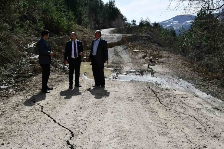 Kastamonu’da heyelan sebebiyle yol, 4 metre kaydı