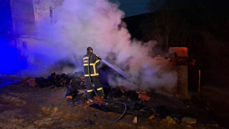 Tandır evinde çıkan yangın korkuttu