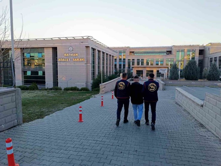 Yakalanmamak için sahte kimlik kullanıp sürekli imaj değiştirdi, jandarmadan kaçamadı