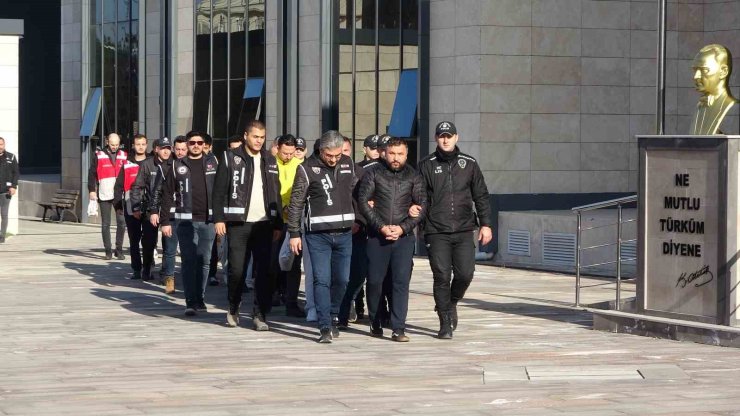 Çanakkale’de otelde balyozla kavgaya karışan 10 şüpheli serbest kaldı