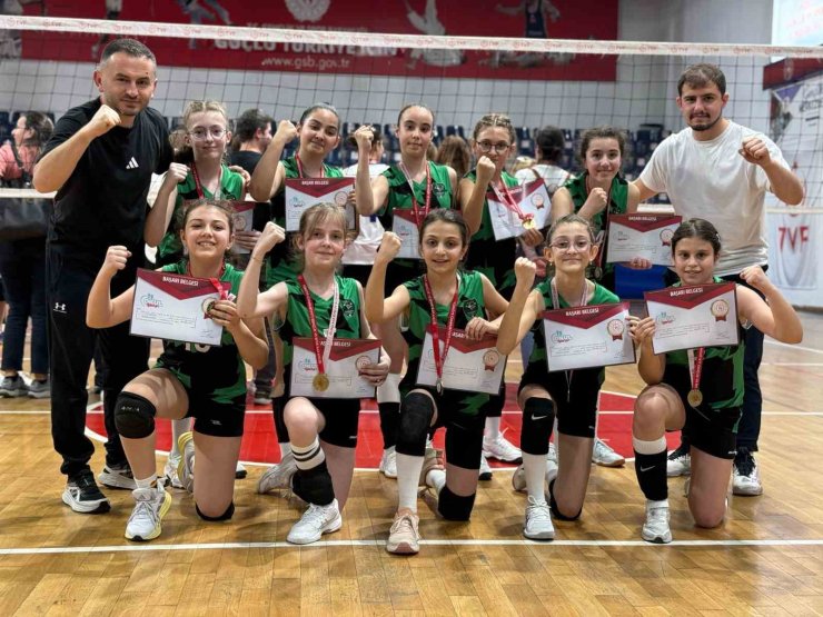 Düzce’de kız voleybol Çanakkale yolunda