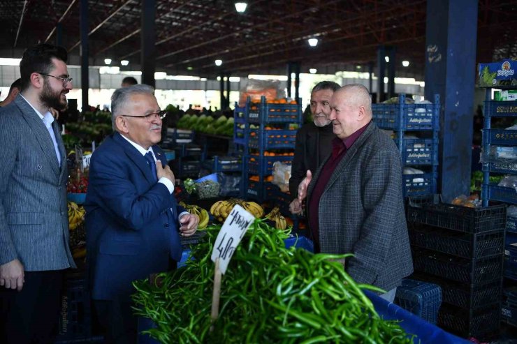 Başkan Büyükkılıç; Hürriyet sakinleri ile görüştü, pazar esnafını ziyaret etti