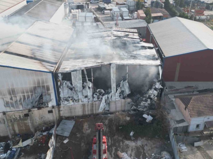 Boya ve sunta imalathanesinde yangın: 2 saate söndürüldü